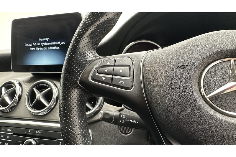 Mercedes-Benz GLA GLA180 Urban Edition - U3582
