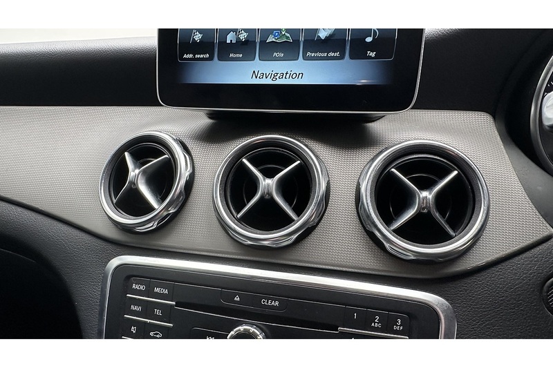 Mercedes-Benz GLA GLA180 Urban Edition - U3582