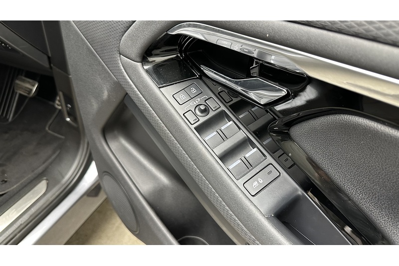 Land Rover Range Rover Evoque P300e R-Dynamic S - U3588