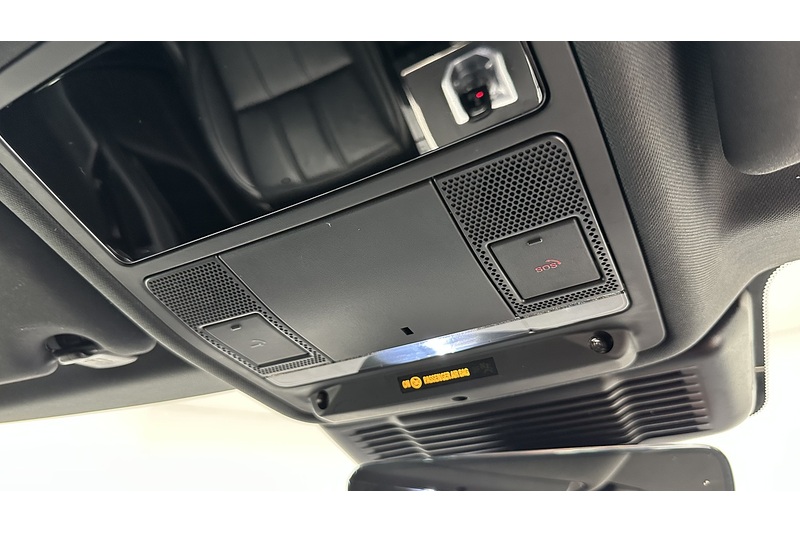 Land Rover Range Rover Evoque P300e R-Dynamic S - U3588