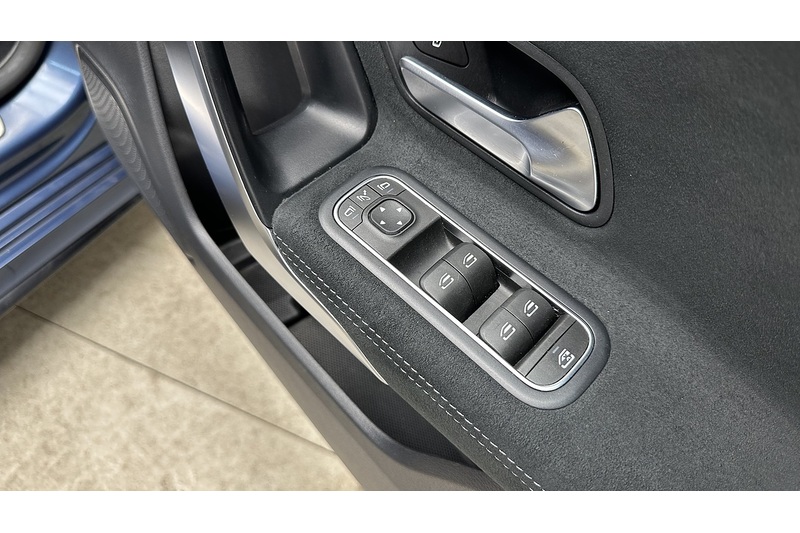 Mercedes-Benz A Class A180 AMG Line Edition - U3617