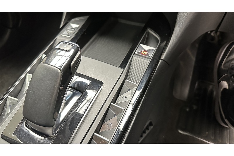 DS AUTOMOBILES DS 3 CROSSBACK E-TENSE Performance Line - U3636