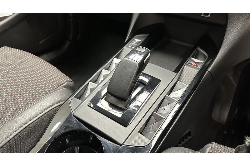 DS AUTOMOBILES DS 3 CROSSBACK E-TENSE Performance Line - U3636