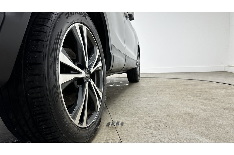 Nissan Qashqai DIG-T N-Connecta - U3668