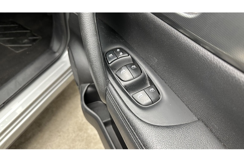 Nissan Qashqai DIG-T N-Connecta - U3668