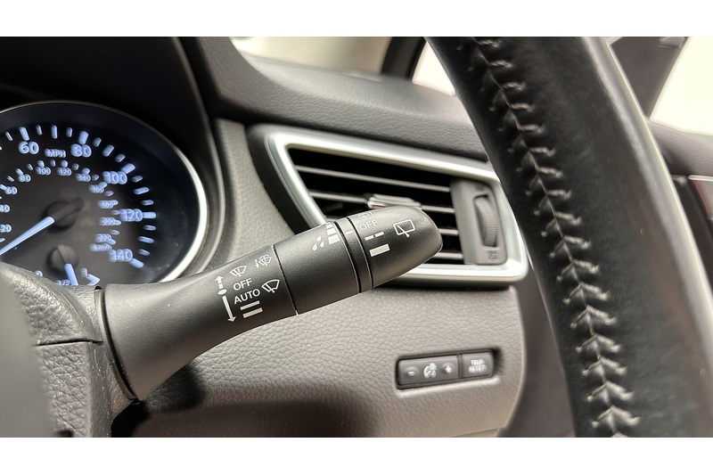 Nissan Qashqai DIG-T N-Connecta - U3668