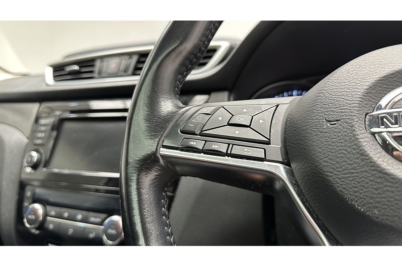Nissan Qashqai DIG-T N-Connecta - U3668