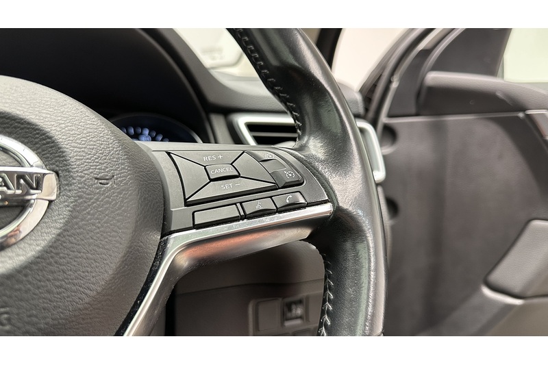 Nissan Qashqai DIG-T N-Connecta - U3668