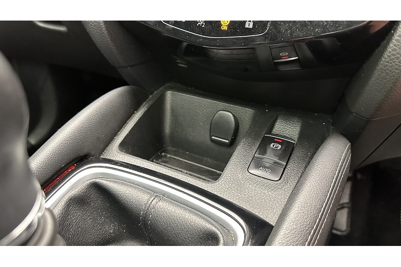 Nissan Qashqai DIG-T N-Connecta - U3668