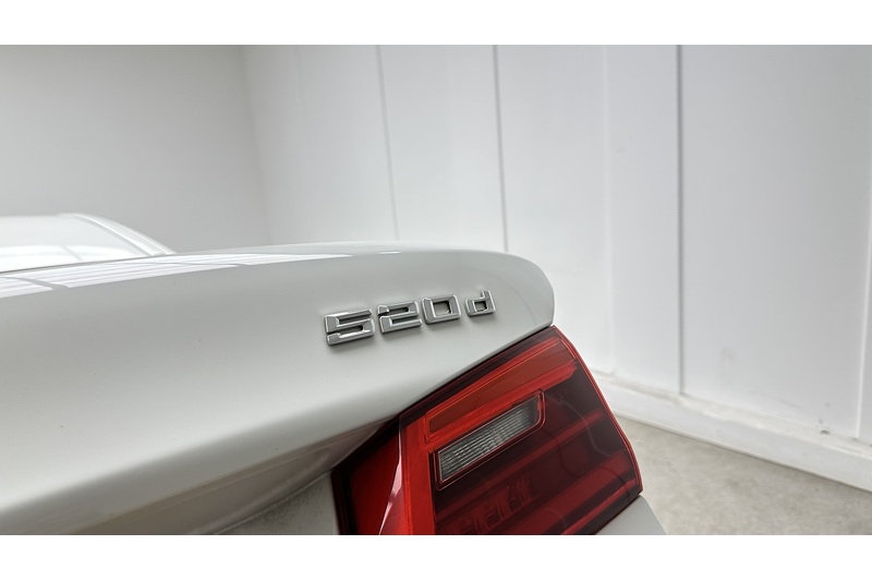 BMW 5 Series 520d MHT M Sport - U3672
