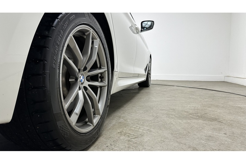 BMW 5 Series 520d MHT M Sport - U3672