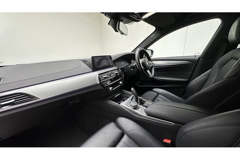 BMW 5 Series 520d MHT M Sport - U3672