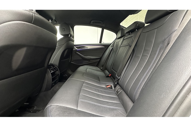 BMW 5 Series 520d MHT M Sport - U3672