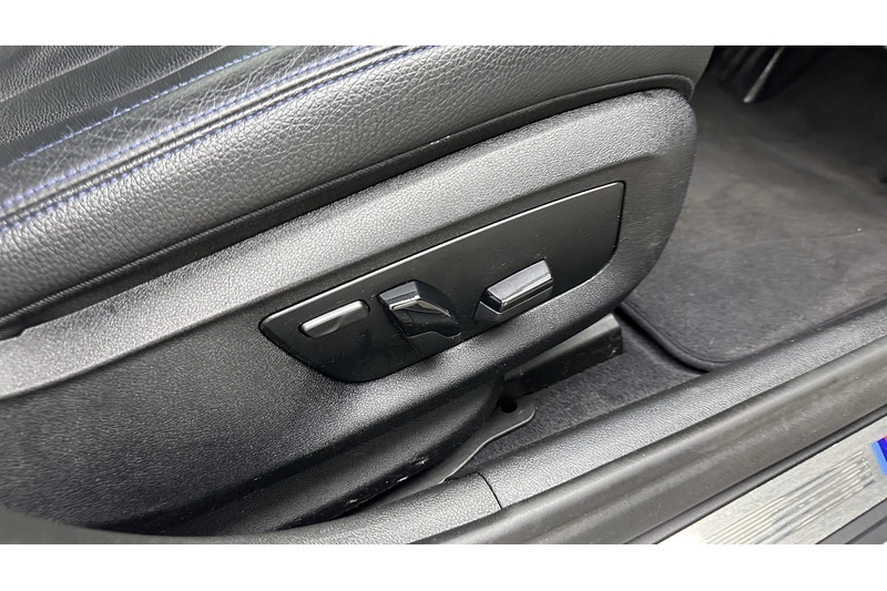 BMW 5 Series 520d MHT M Sport - U3672