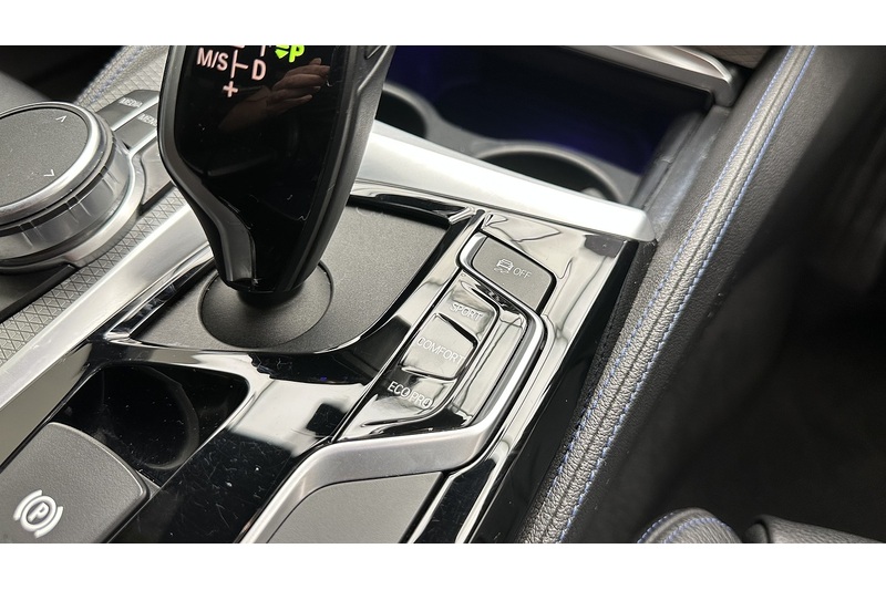 BMW 5 Series 520d MHT M Sport - U3672