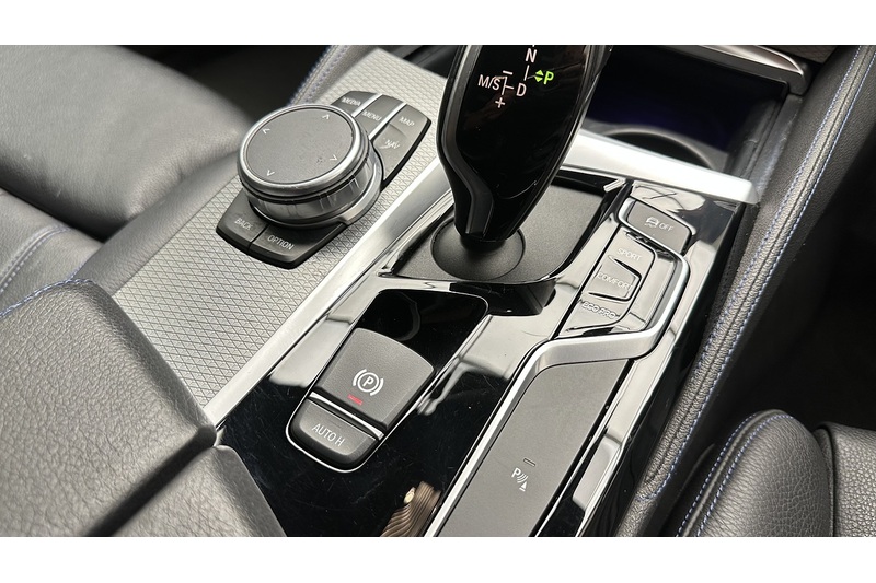 BMW 5 Series 520d MHT M Sport - U3672