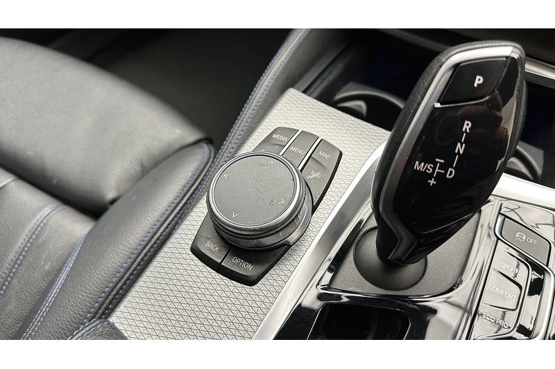 BMW 5 Series 520d MHT M Sport - U3672