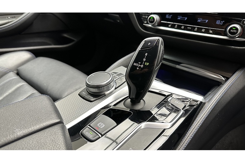 BMW 5 Series 520d MHT M Sport - U3672
