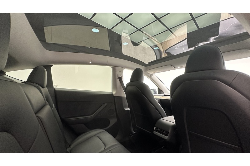Tesla Model Y Performance - U3677