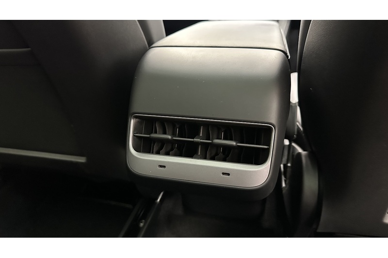 Tesla Model Y Performance - U3677