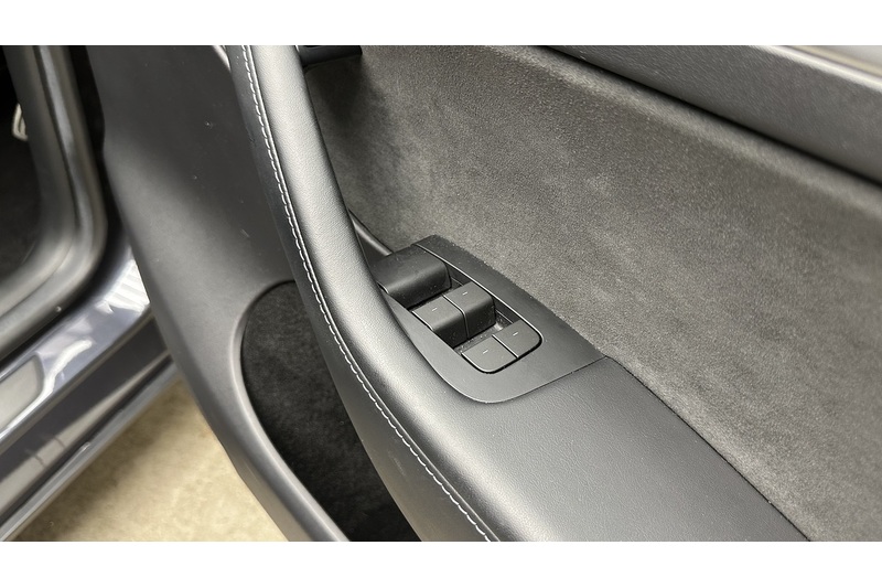 Tesla Model Y Performance - U3677