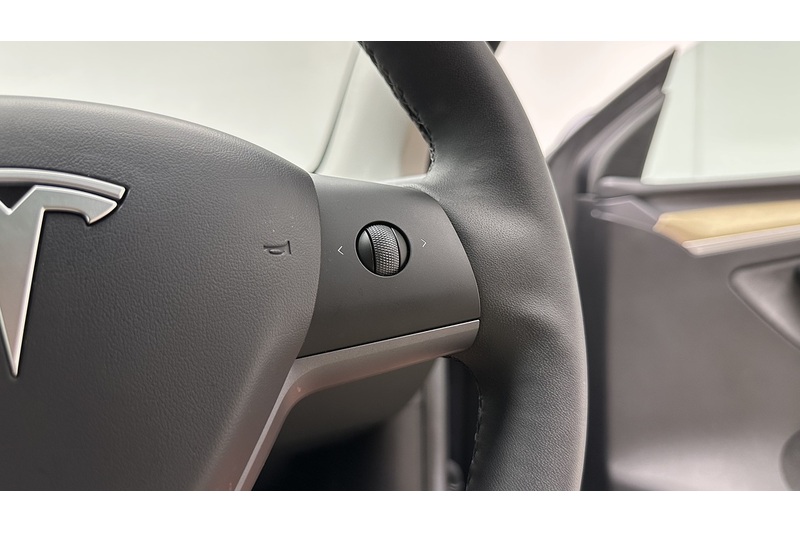 Tesla Model Y Performance - U3677