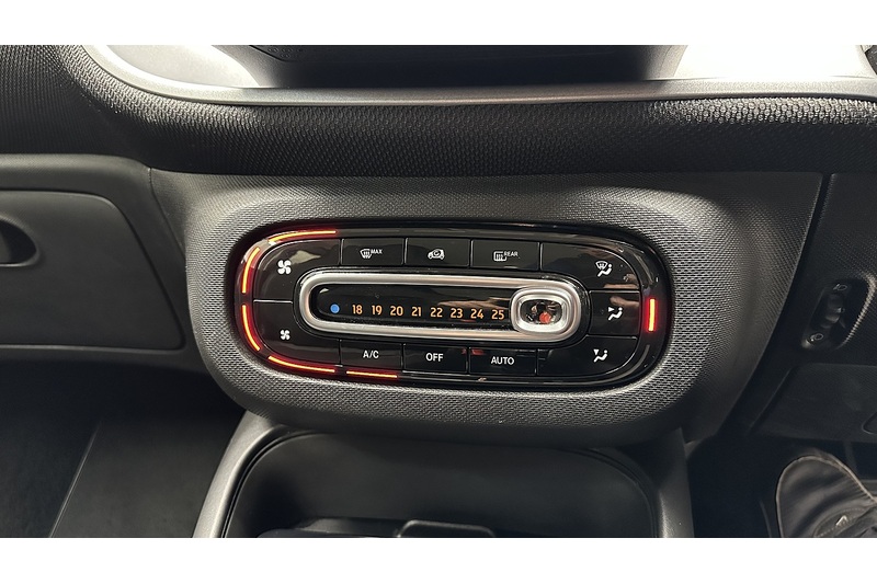 Smart forfour 17.6kWh Passion Advanced Hatchback 5dr Electric Auto (22kW Charger) (82 ps) - U371