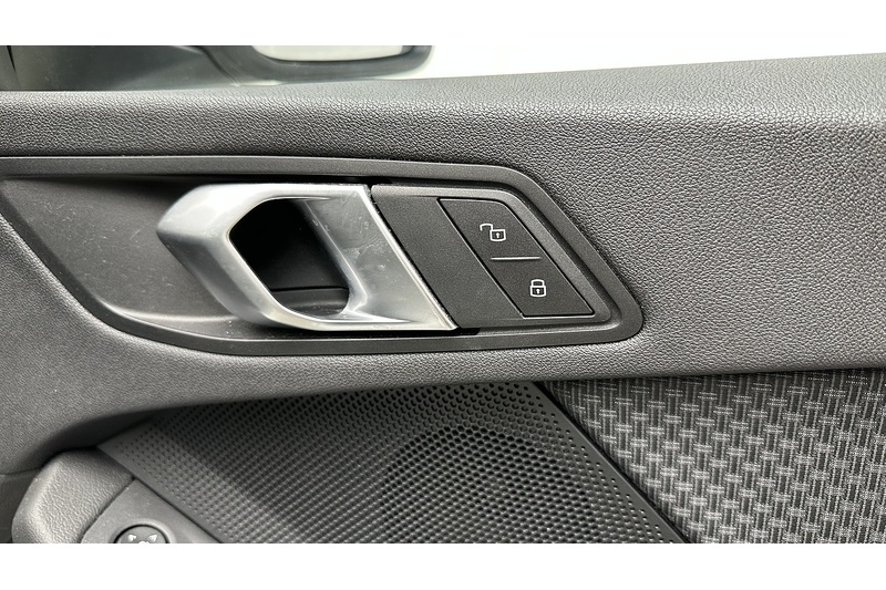 BMW 1 Series 118i SE - U3719