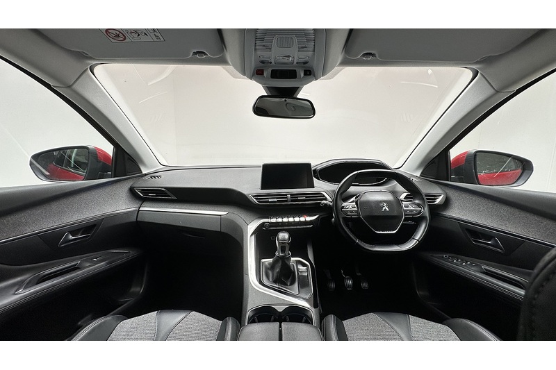 Peugeot 3008 PureTech Allure - U3720