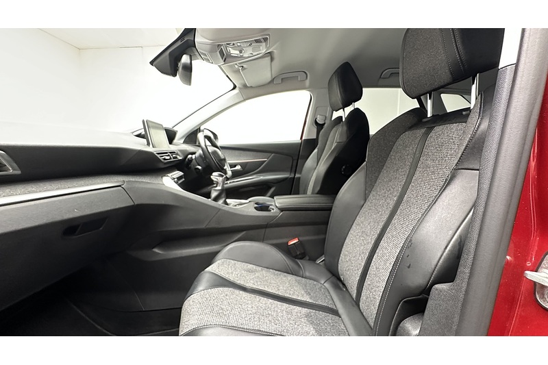 Peugeot 3008 PureTech Allure - U3720