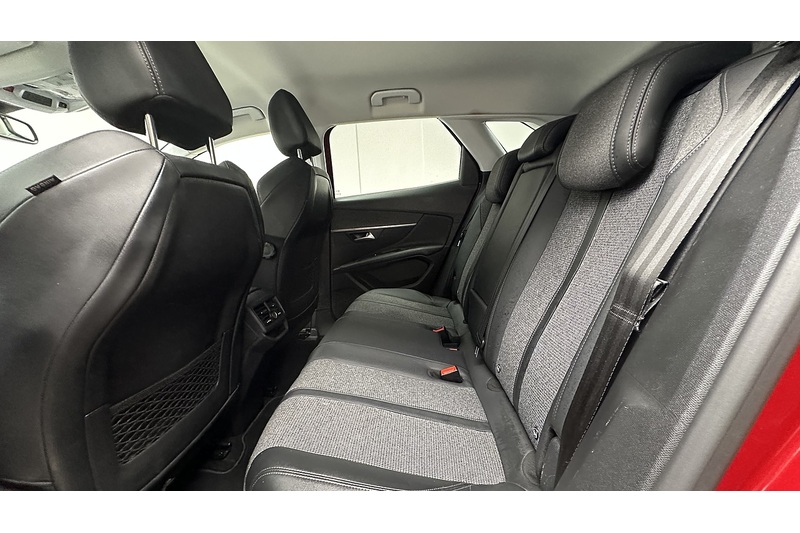 Peugeot 3008 PureTech Allure - U3720