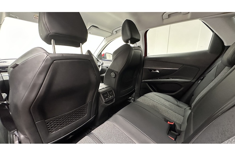 Peugeot 3008 PureTech Allure - U3720