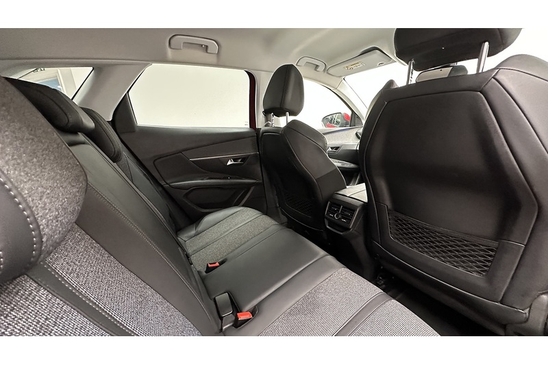 Peugeot 3008 PureTech Allure - U3720