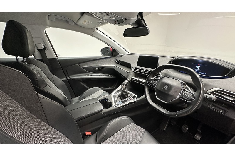 Peugeot 3008 PureTech Allure - U3720
