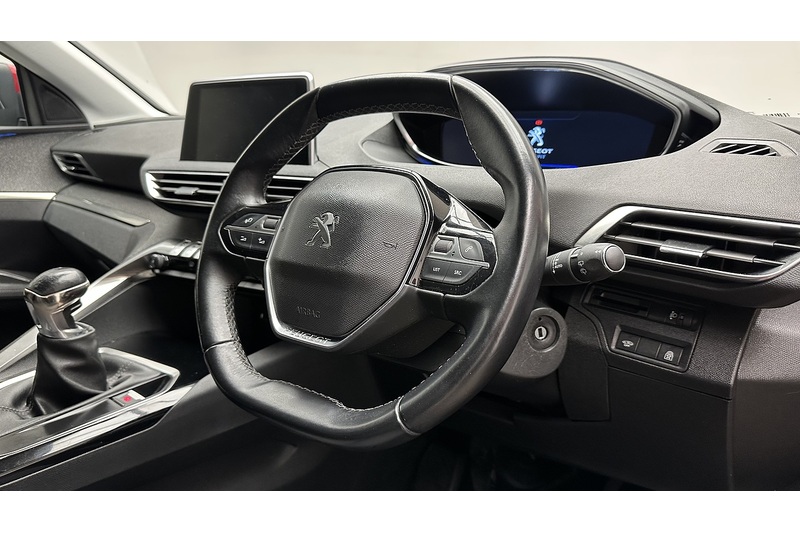 Peugeot 3008 PureTech Allure - U3720