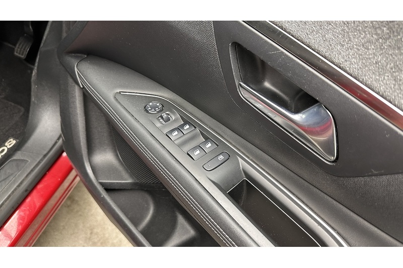 Peugeot 3008 PureTech Allure - U3720