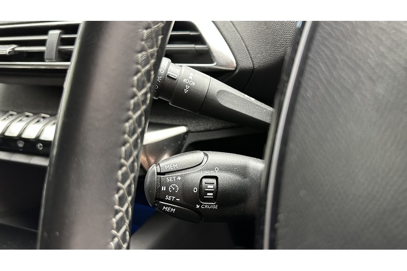 Peugeot 3008 PureTech Allure - U3720