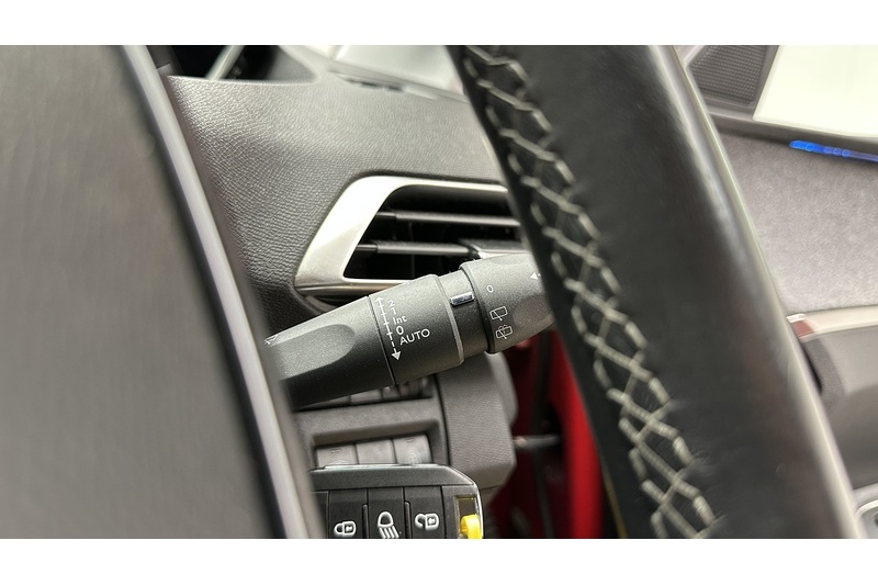 Peugeot 3008 PureTech Allure - U3720
