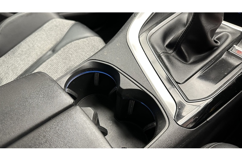 Peugeot 3008 PureTech Allure - U3720