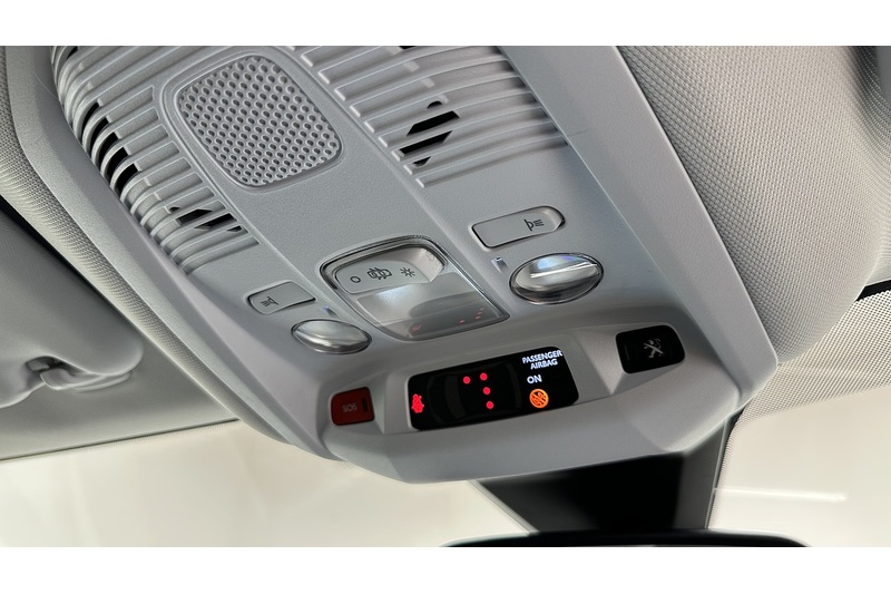 Peugeot 3008 PureTech Allure - U3720