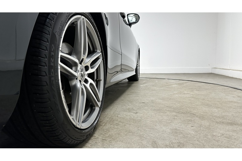 Mercedes-Benz E Class E220d AMG Line - U3810