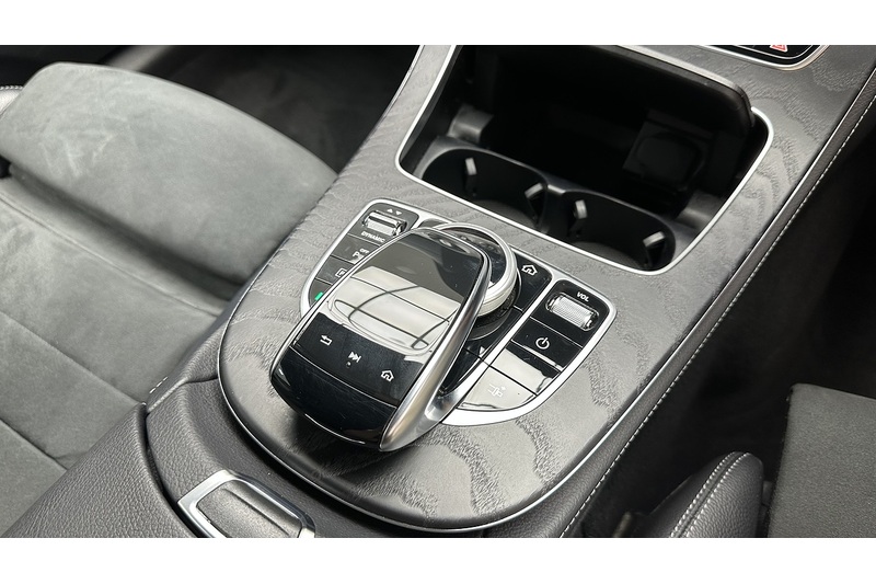 Mercedes-Benz E Class E220d AMG Line - U3810