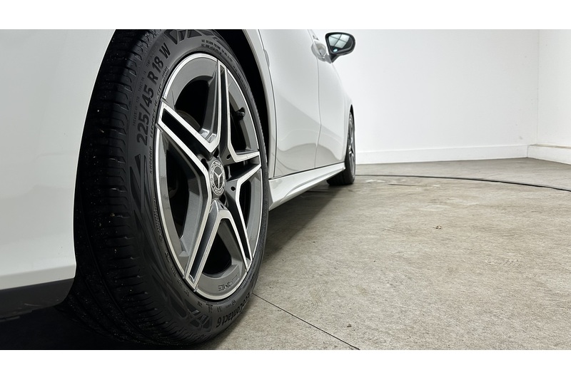 Mercedes-Benz A Class A200 AMG Line - U3812