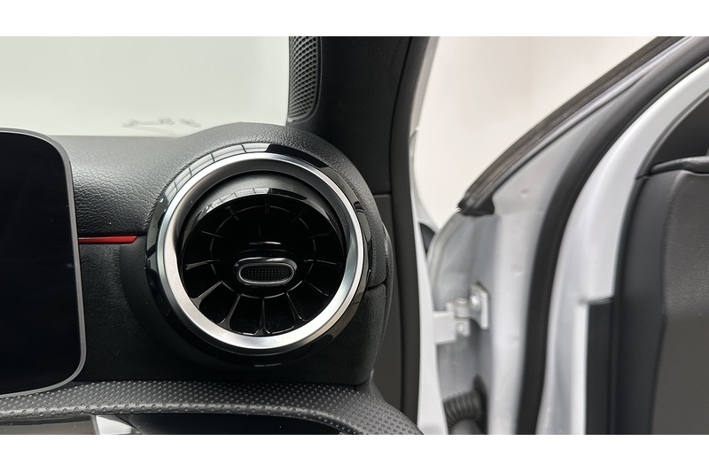 Mercedes-Benz A Class A200 AMG Line - U3812