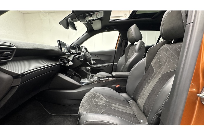 Peugeot 2008 PureTech GT Premium - U3832