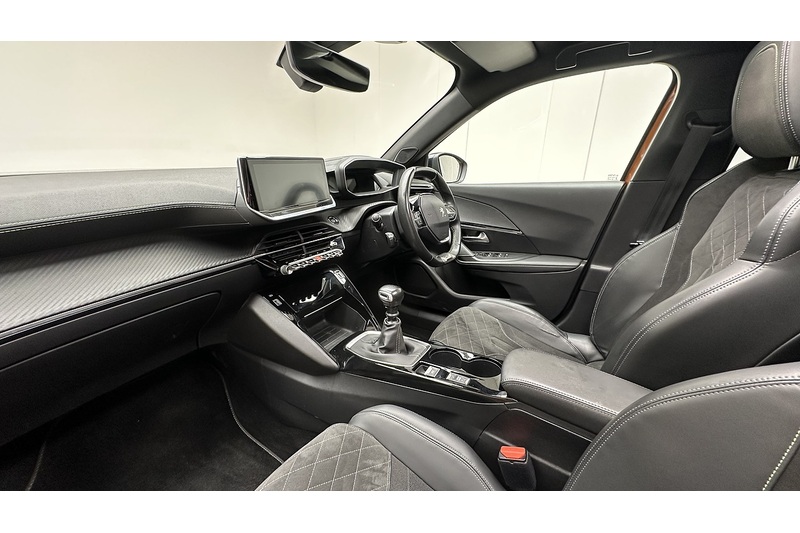 Peugeot 2008 PureTech GT Premium - U3832