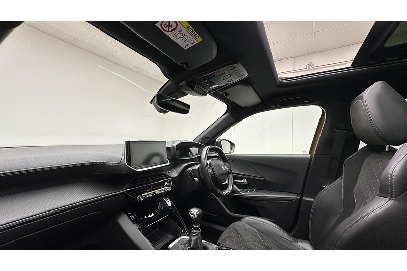 Peugeot 2008 PureTech GT Premium - U3832