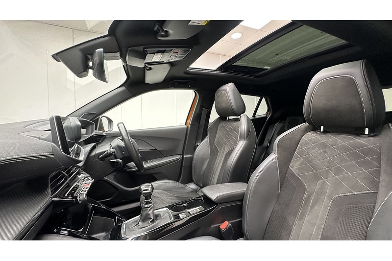 Peugeot 2008 PureTech GT Premium - U3832