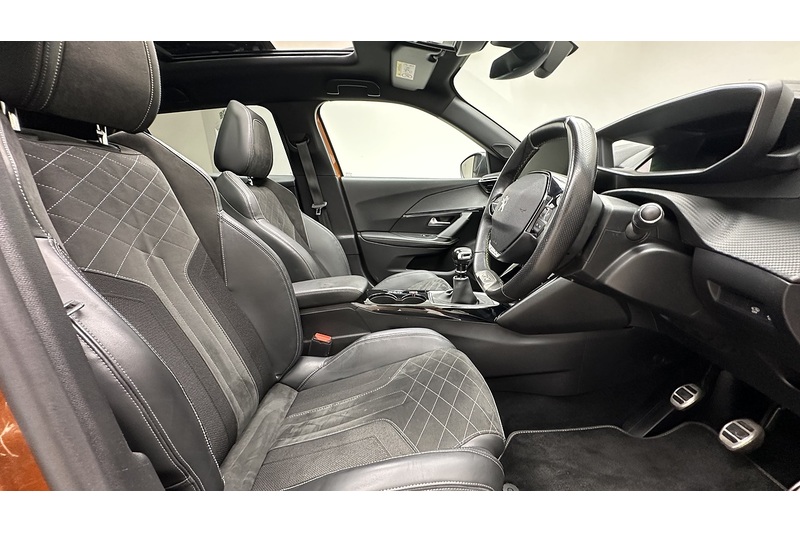 Peugeot 2008 PureTech GT Premium - U3832