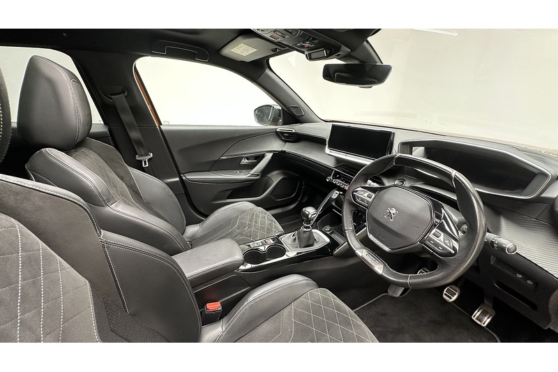 Peugeot 2008 PureTech GT Premium - U3832